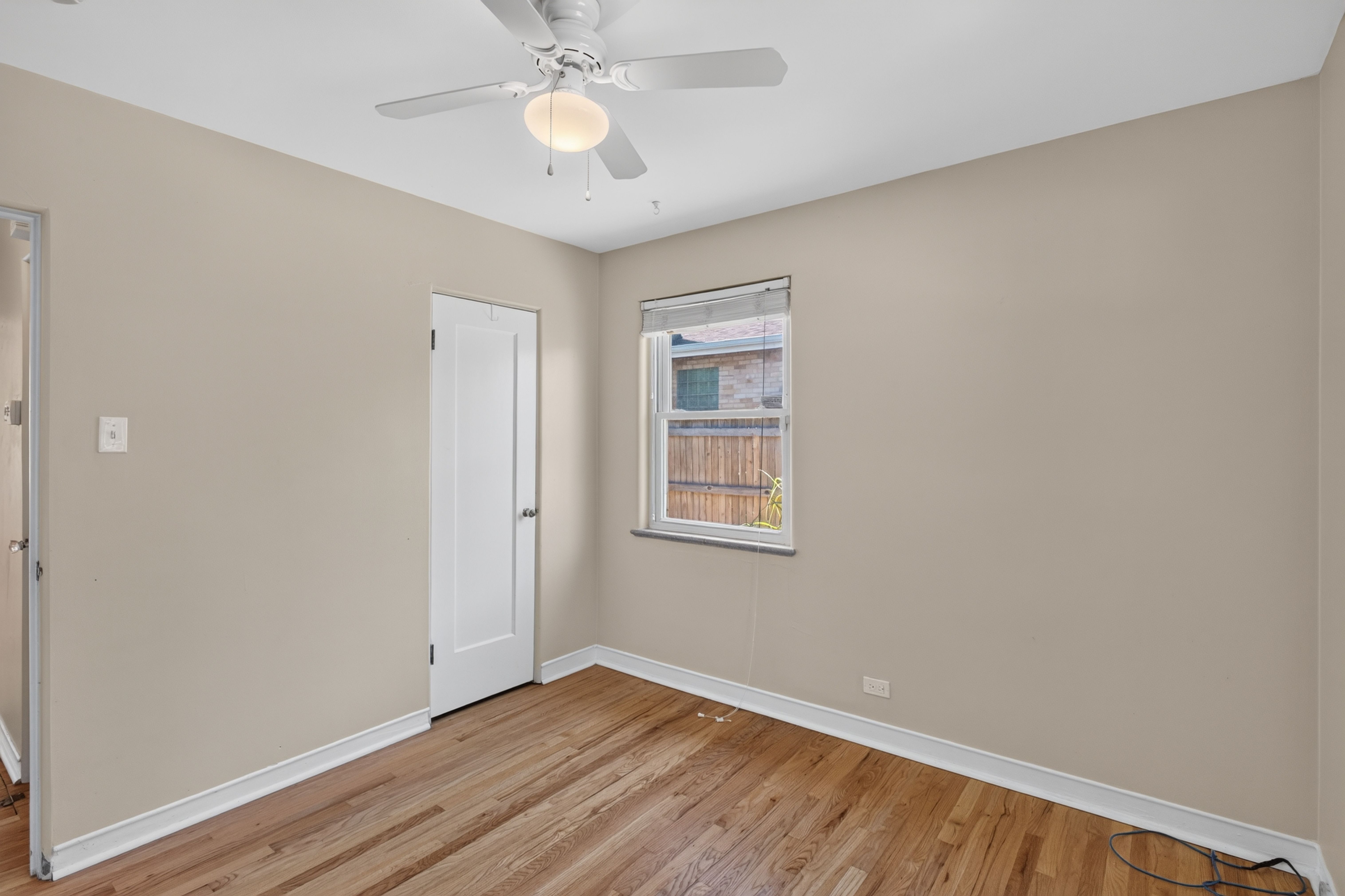  Charming Mayfair Home with Private Backyard Patio & Tree-Lined Charm - 物件實景