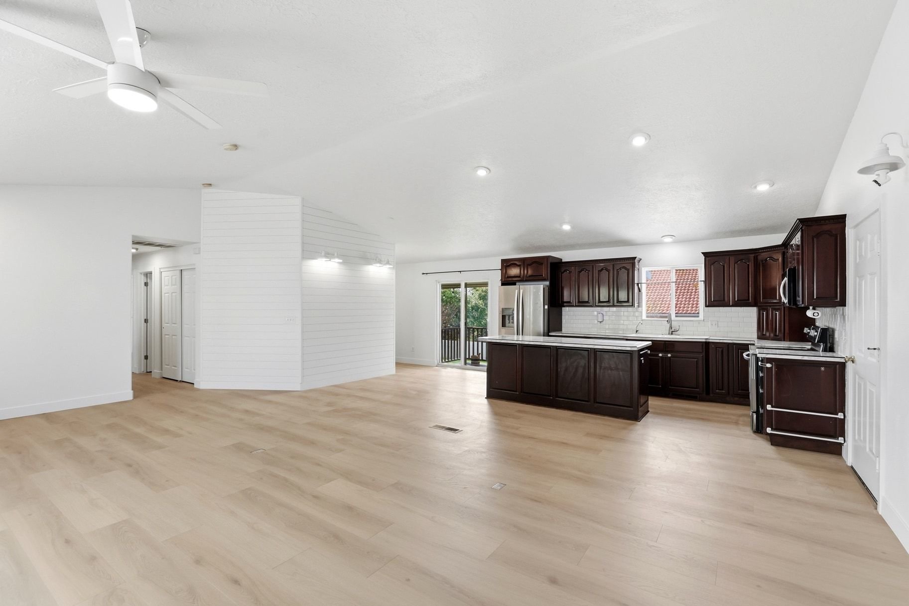  NO HOA 3Bed, 2Bath, 2.5 Car Garage Rv Parking, New Flooring and Paint - 物件實景