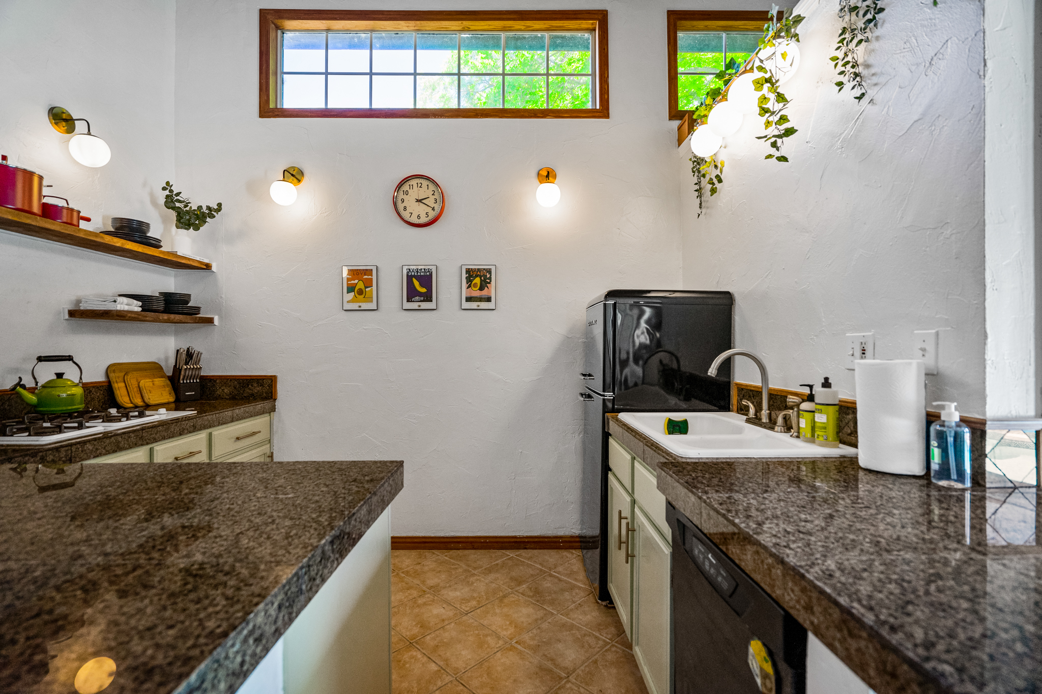  Timeless Tudor With Guest House and Backyard Retreat - 物件實景