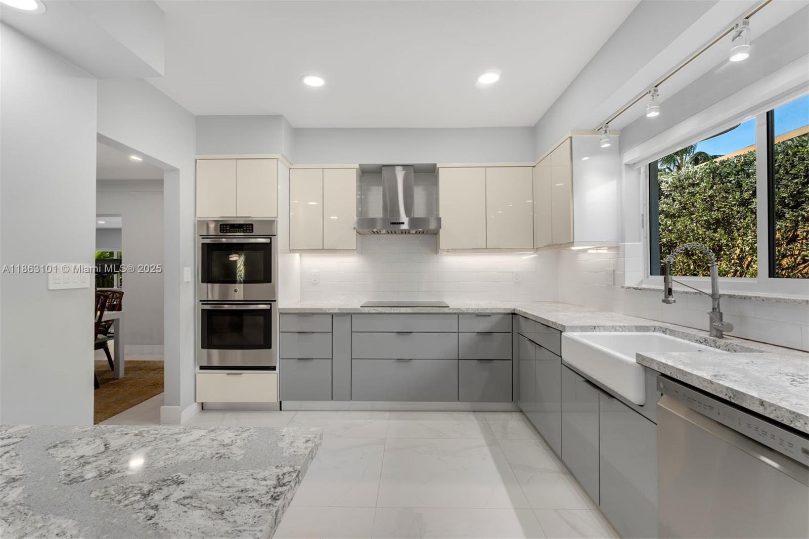 Miami Beach, Florida, 33141, United States, 3 Bedrooms Bedrooms, ,2 BathroomsBathrooms,Residential,For Sale,1927176