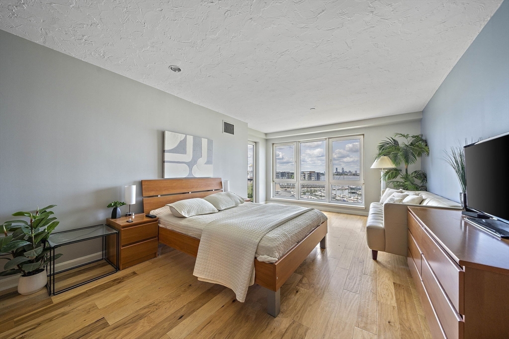 Quincy, Massachusetts, 02171, United States, 2 Bedrooms Bedrooms, ,2 BathroomsBathrooms,Residential,For Sale,1845437