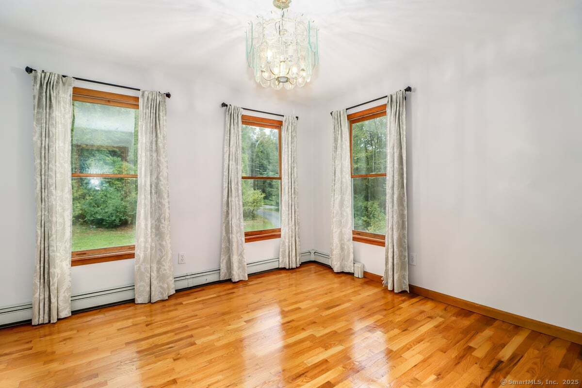 New Milford, Connecticut, 06776, United States, 3 Bedrooms Bedrooms, ,3 BathroomsBathrooms,Residential,For Sale,1958053