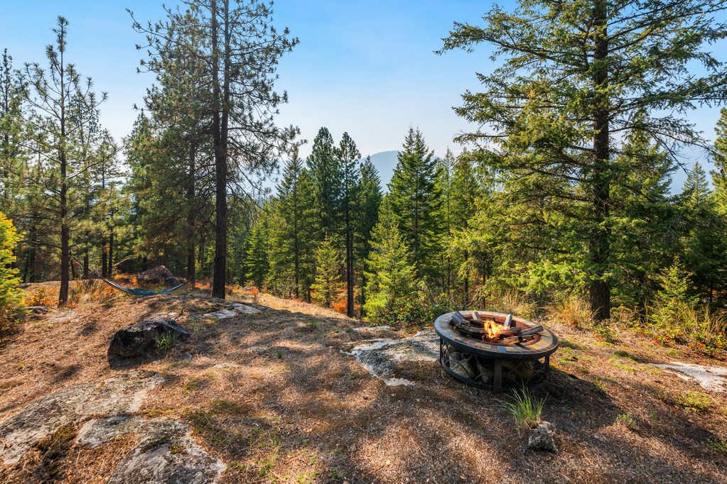 Bonners Ferry, Idaho, 83805, United States, 3 Bedrooms Bedrooms, ,4 BathroomsBathrooms,Residential,For Sale,1984473