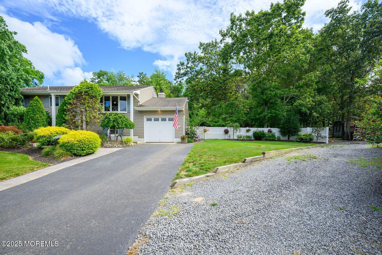Howell, New Jersey, 07731, United States, 3 Bedrooms Bedrooms, ,2 BathroomsBathrooms,Residential,For Sale,1890448