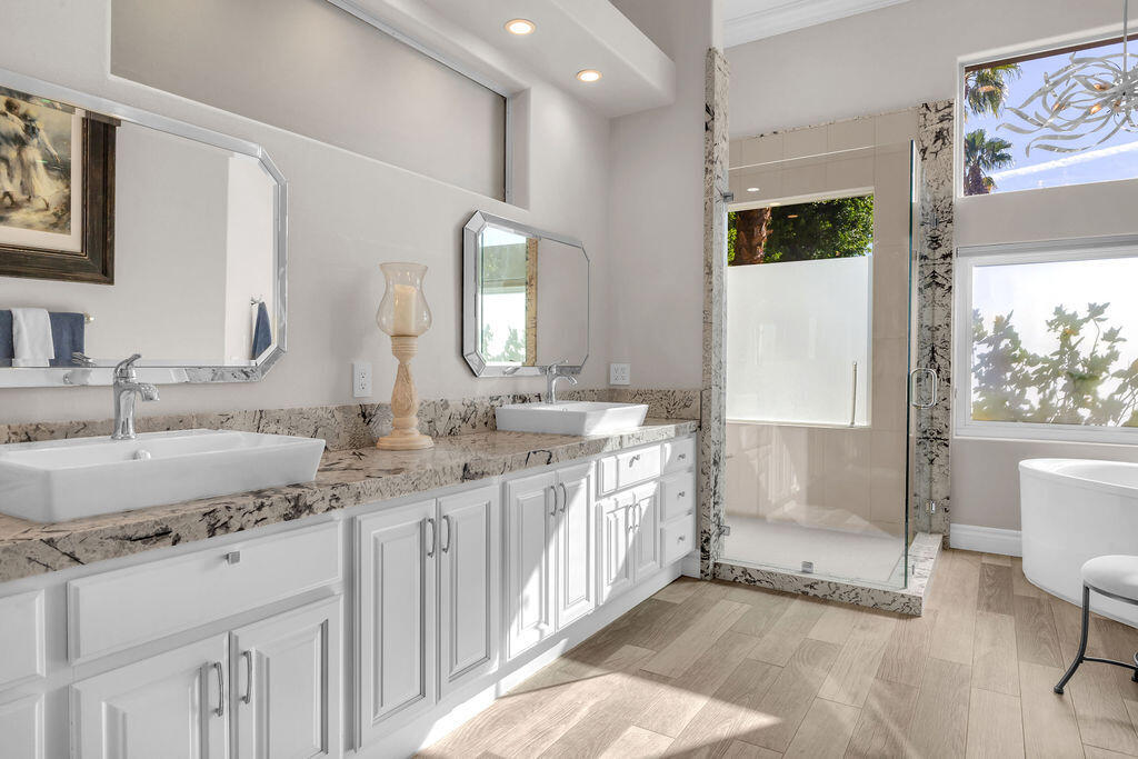 La Quinta, California, 92253, United States, 4 Bedrooms Bedrooms, ,2 BathroomsBathrooms,Residential,For Sale,1987635