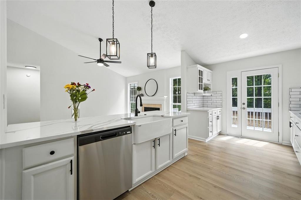 Cumming, Georgia, 30040, United States, 4 Bedrooms Bedrooms, ,3 BathroomsBathrooms,Residential,For Sale,1925510