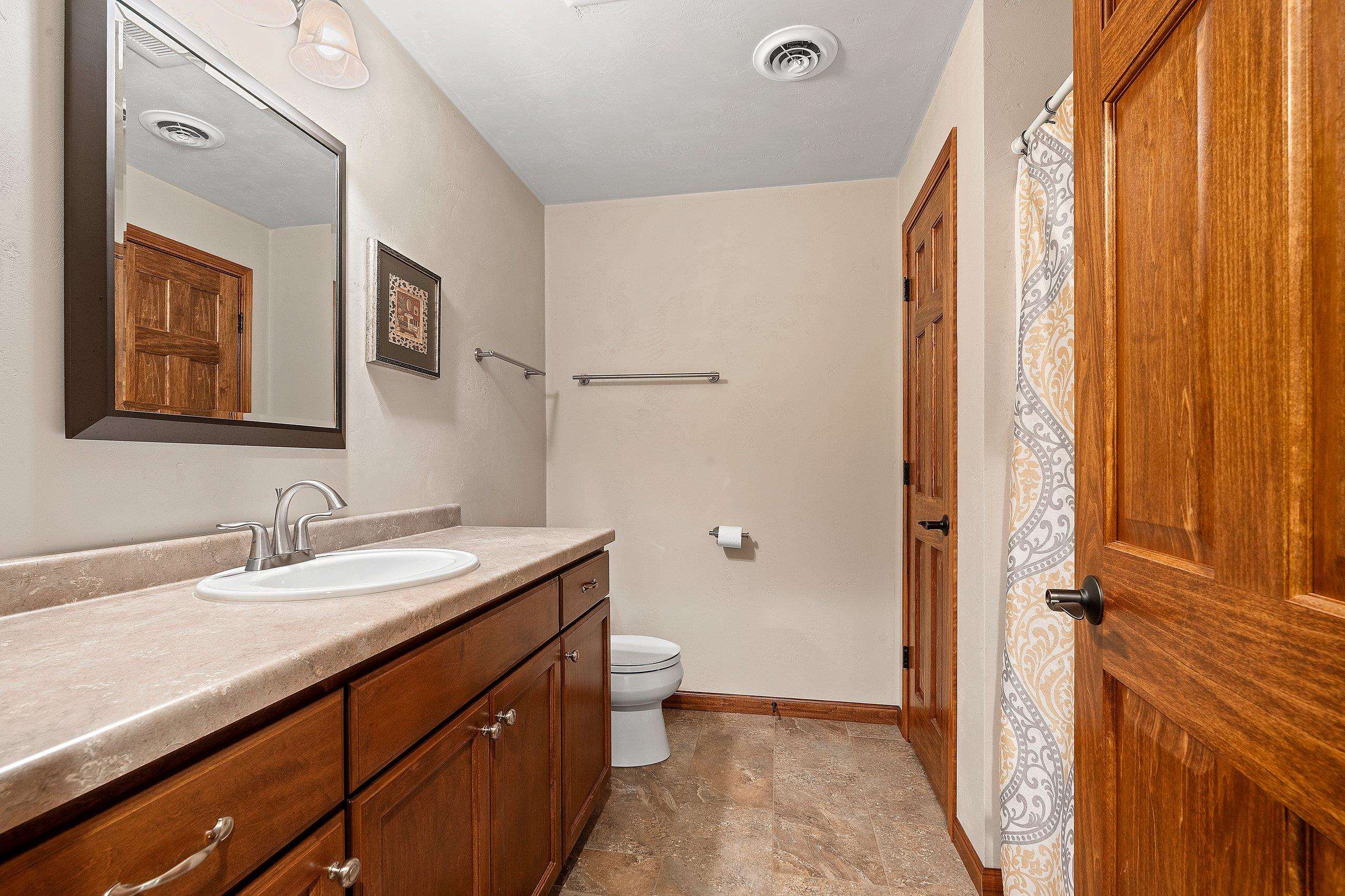 NEENAH, Wisconsin, 54956, United States, 3 Bedrooms Bedrooms, ,3 BathroomsBathrooms,Residential,For Sale,1986561