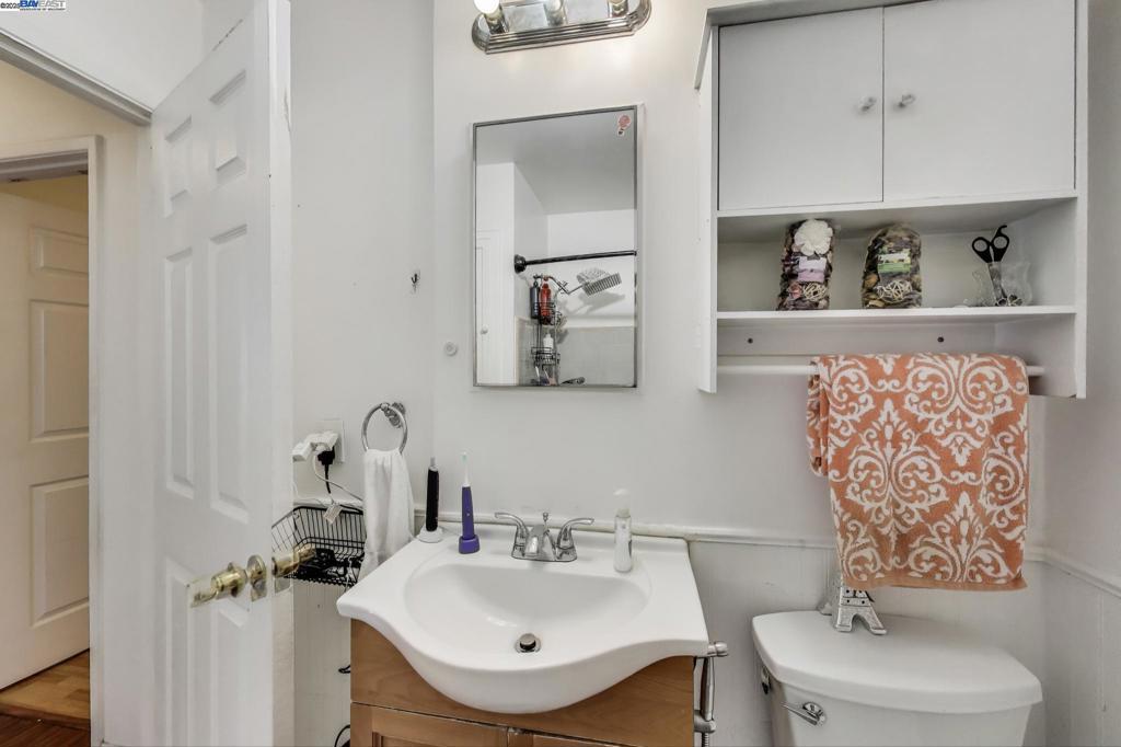 Hayward, California, 94544, United States, 3 Bedrooms Bedrooms, ,2 BathroomsBathrooms,Residential,For Sale,1938339