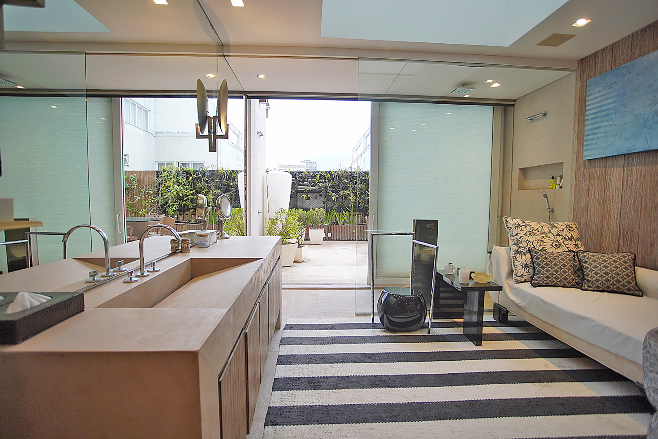  Oceanfront duplex penthouse with panoramic views and refined interiors - 物件實景