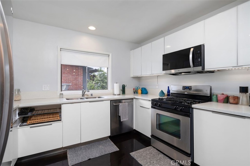 Pasadena, California, 91107, United States, 2 Bedrooms Bedrooms, ,2 BathroomsBathrooms,Residential,For Sale,1896014