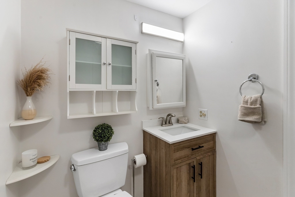 Malden, Massachusetts, 02148, United States, 2 Bedrooms Bedrooms, ,2 BathroomsBathrooms,Residential,For Sale,1974371