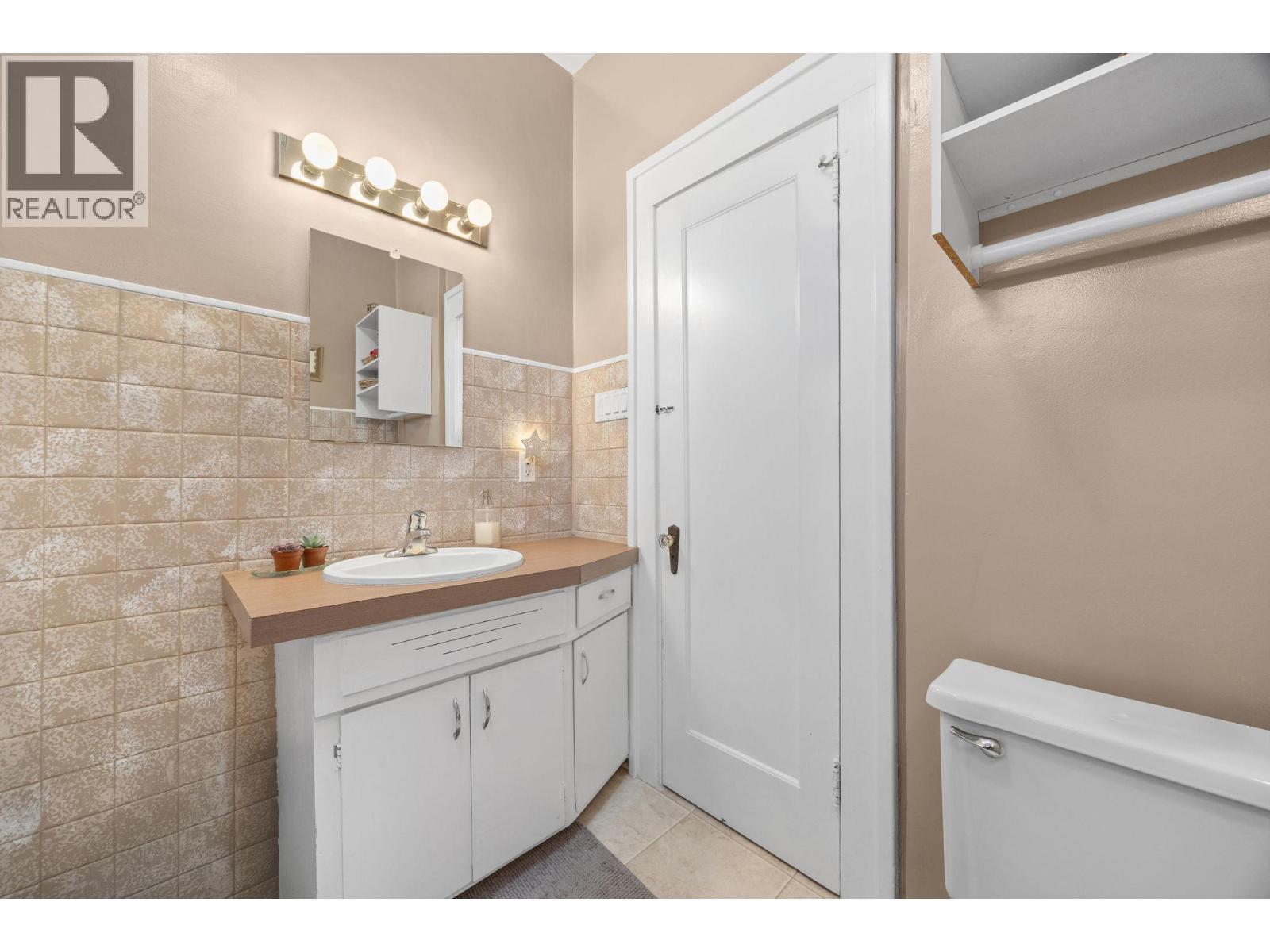 KELOWNA, British Columbia, V1Y 1A7, CA, 2 Bedrooms Bedrooms, ,1 BathroomBathrooms,Residential,For Sale,1949205