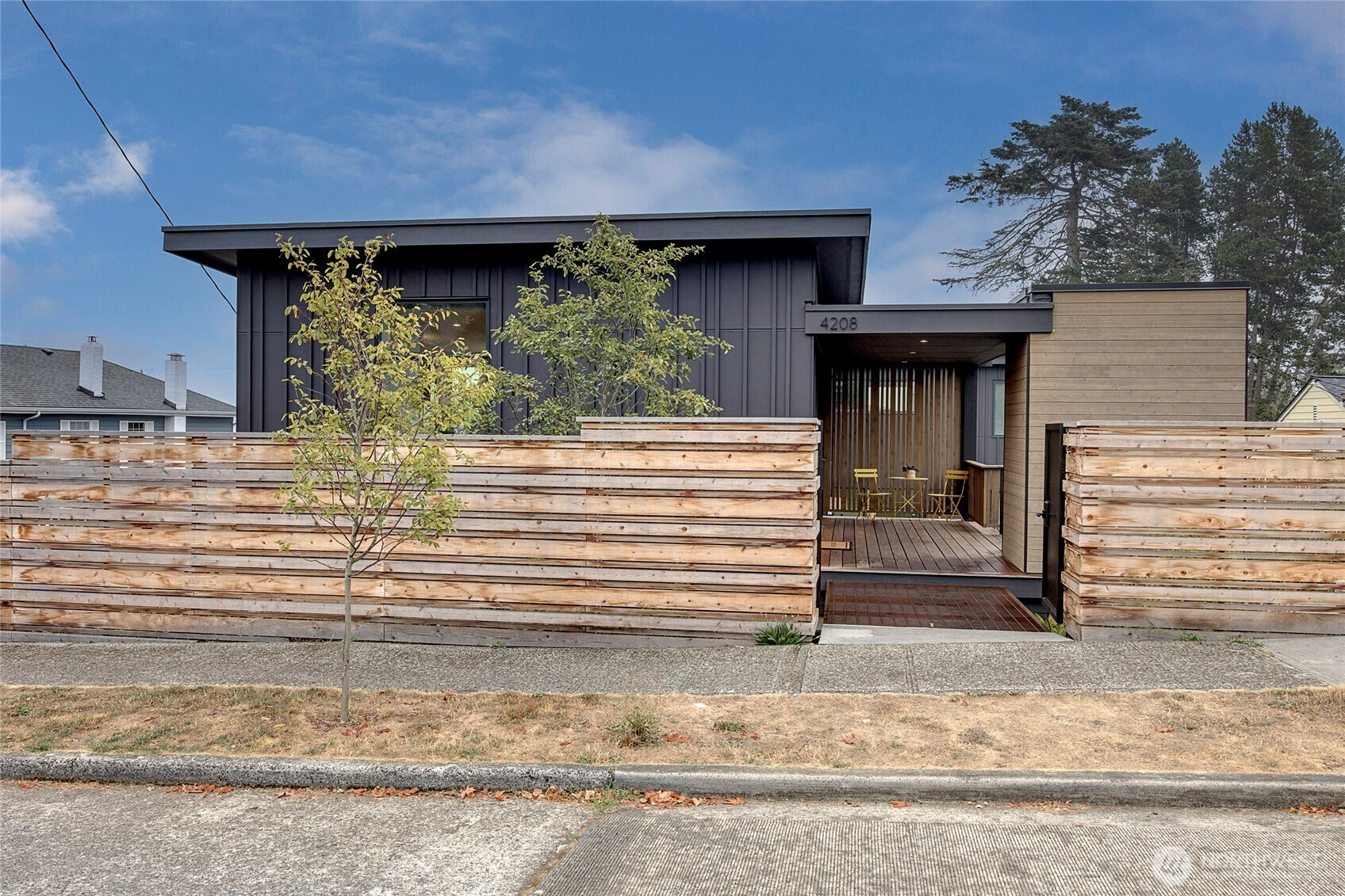 Seattle, Washington, 98199, United States, 2 Bedrooms Bedrooms, ,1 BathroomBathrooms,Residential,For Sale,1950850