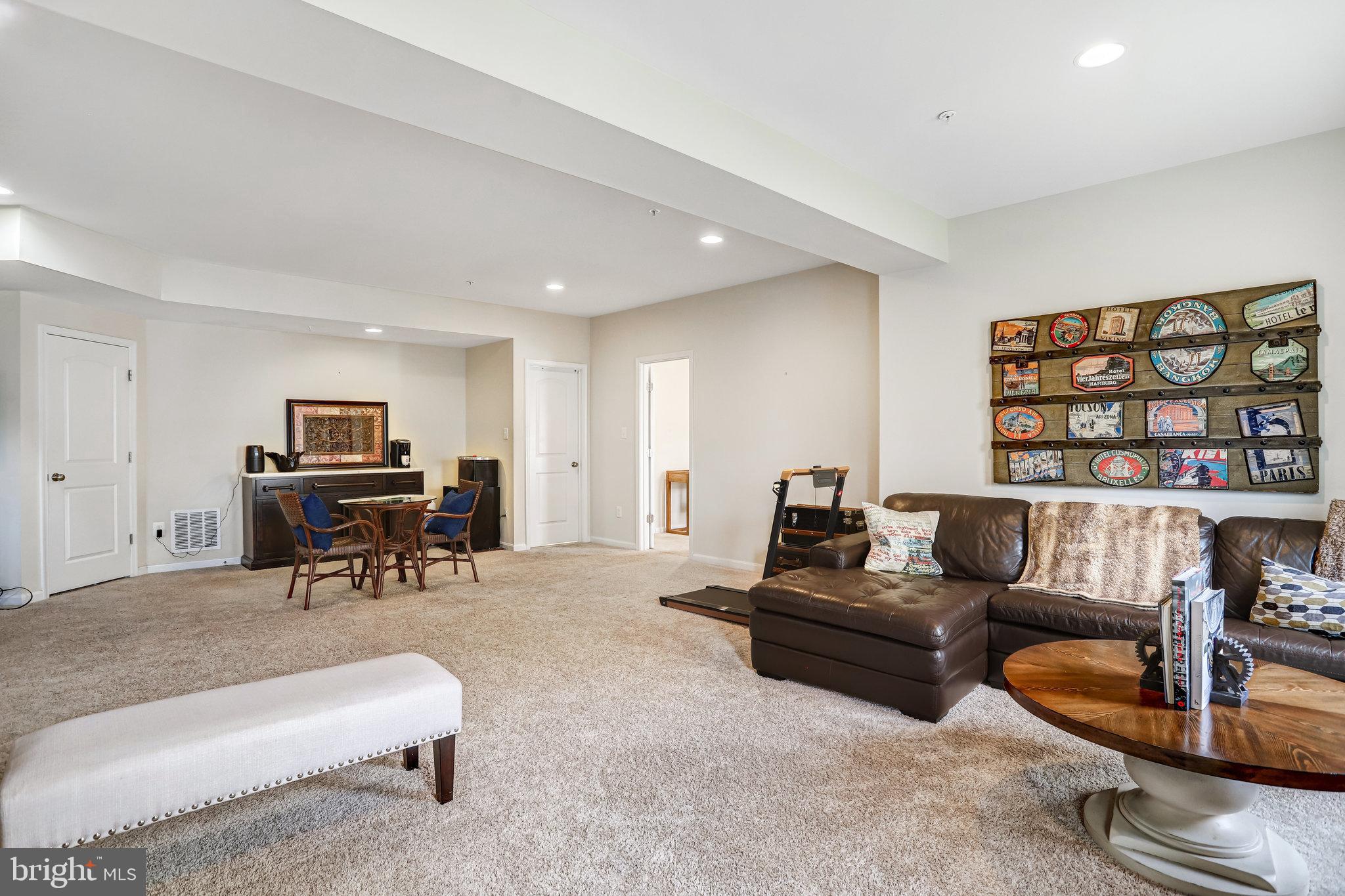 Lanham, Maryland, 20706, United States, 6 Bedrooms Bedrooms, ,5 BathroomsBathrooms,Residential,For Sale,2002849