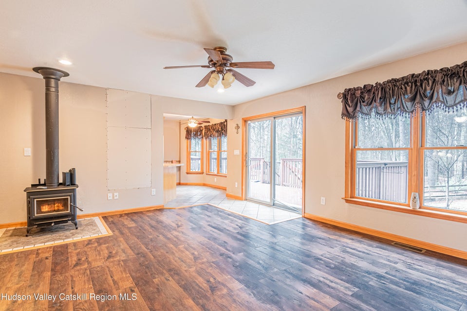 Saugerties, New York, 12477, United States, 4 Bedrooms Bedrooms, ,4 BathroomsBathrooms,Residential,For Sale,1928425