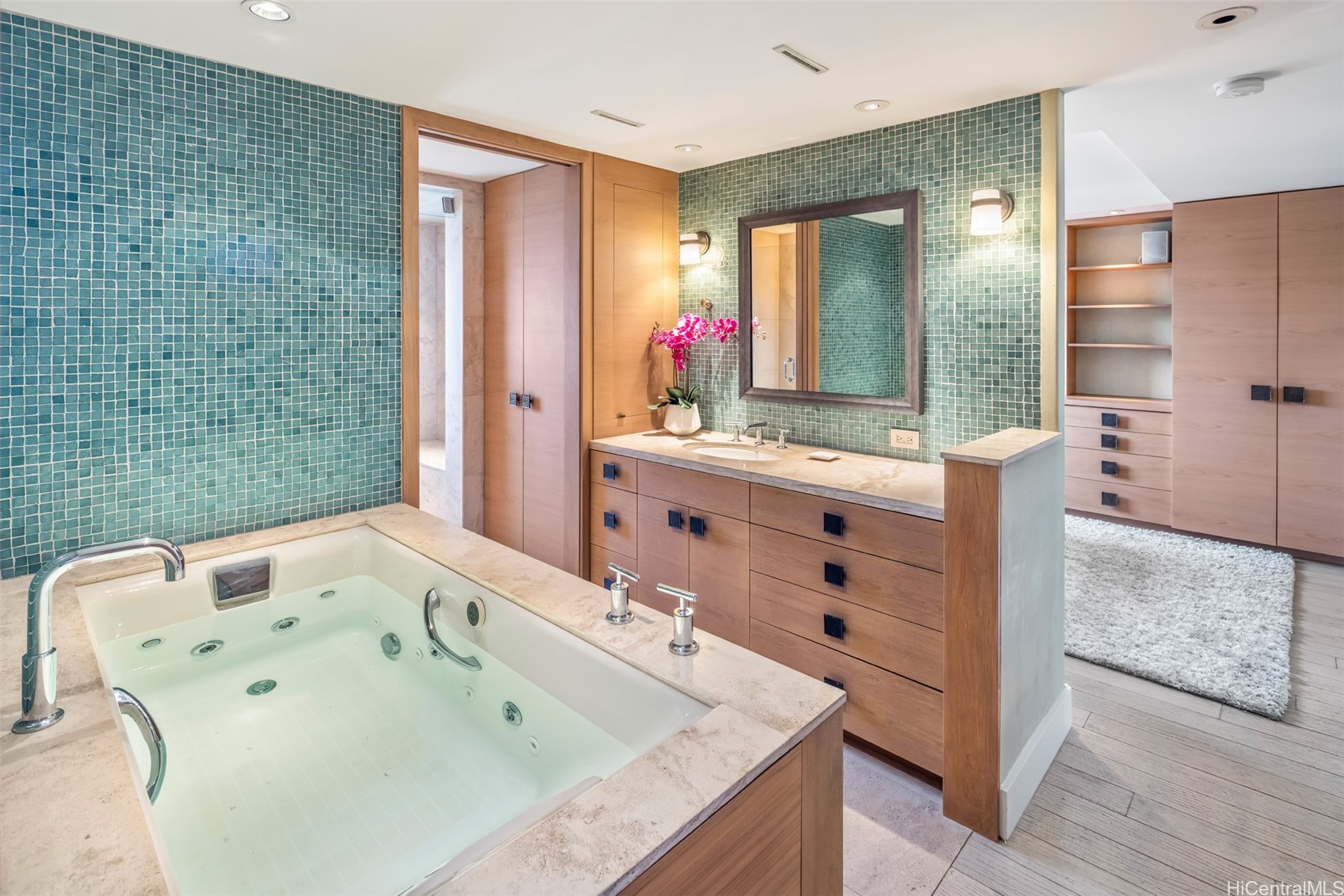 Honolulu, Hawaii, 96815, United States, 2 Bedrooms Bedrooms, ,2 BathroomsBathrooms,Residential,For Sale,1938853
