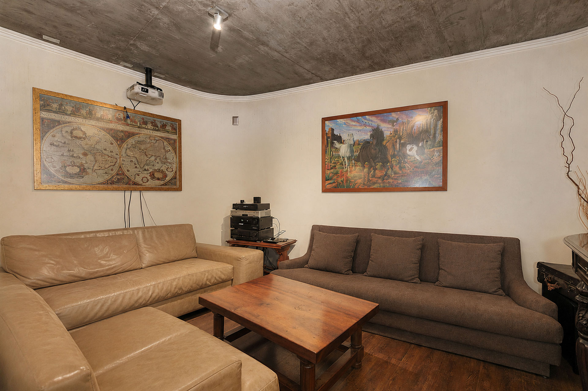  Modern home with generous living spaces,  in La Reina Alta - 物件實景