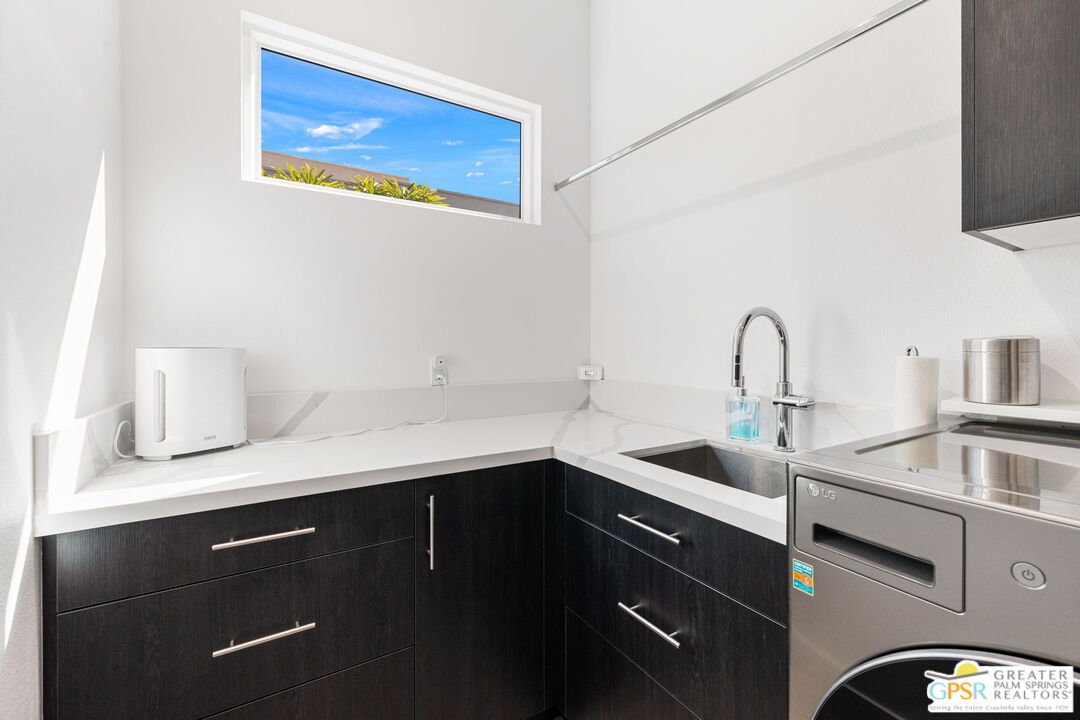Palm Springs, California, 92262, United States, 3 Bedrooms Bedrooms, ,3 BathroomsBathrooms,Residential,For Sale,1903591