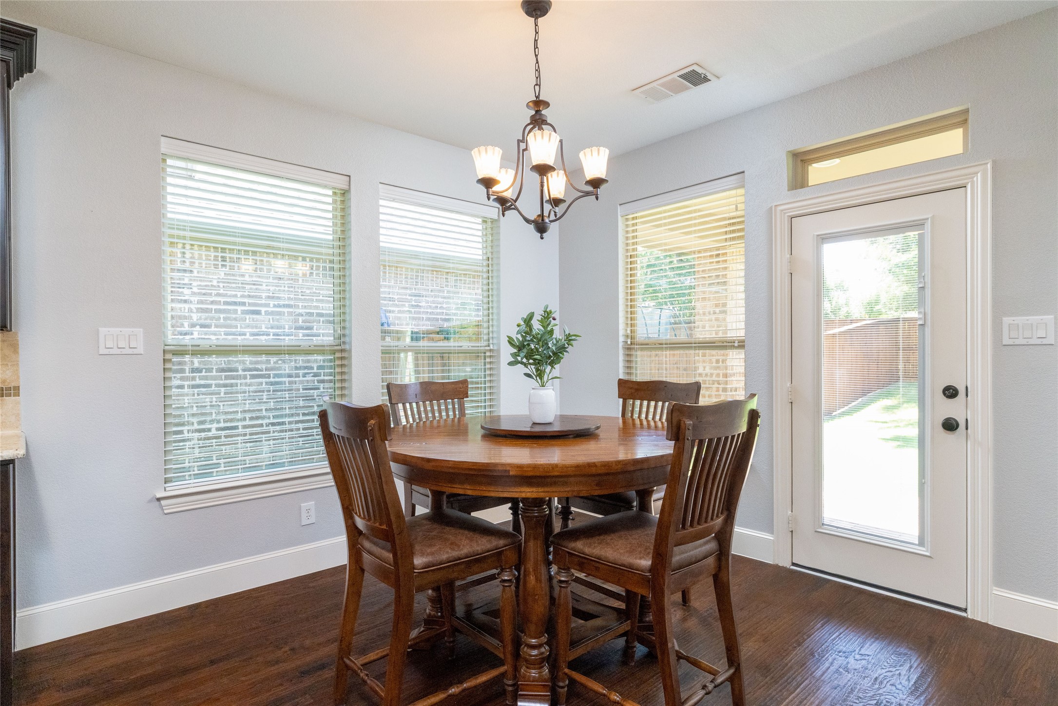Lantana, Texas, 76226, United States, 3 Bedrooms Bedrooms, ,4 BathroomsBathrooms,Residential,For Sale,1902225
