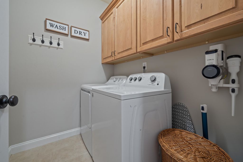 Eatonton, Georgia, 31024, United States, 3 Bedrooms Bedrooms, ,4 BathroomsBathrooms,Residential,For Sale,1885439