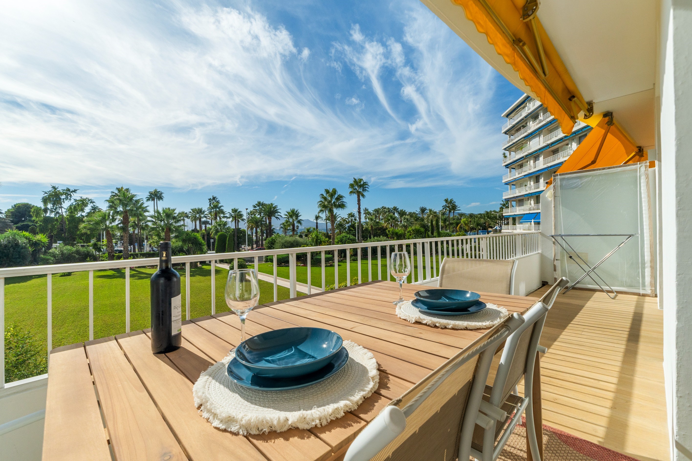  Renovated apartment with terrace and sea glimpse for sale, Cannes Croisette Por… - 物件實景