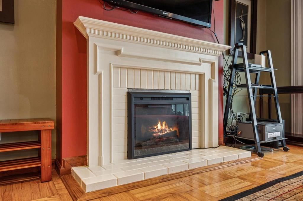 Daly City, California, 94015, United States, 5 Bedrooms Bedrooms, ,2 BathroomsBathrooms,Residential,For Sale,2010788