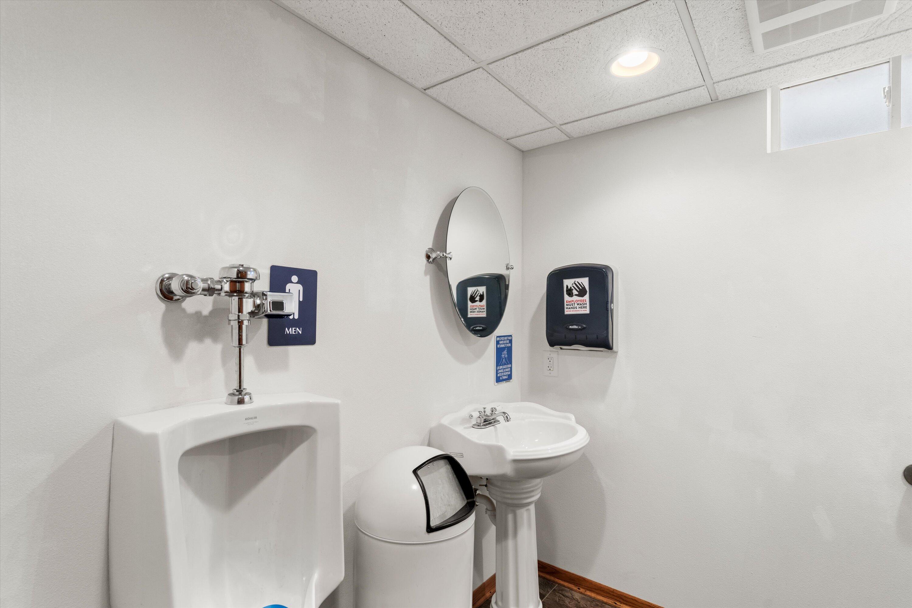 Oak Creek, Wisconsin, 53154, United States, 4 Bedrooms Bedrooms, ,4 BathroomsBathrooms,Residential,For Sale,2007520