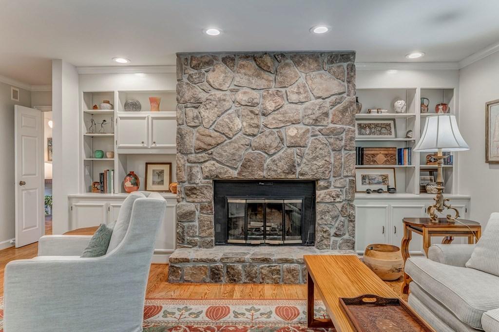 DALTON, Georgia, 30720, United States, 4 Bedrooms Bedrooms, ,4 BathroomsBathrooms,Residential,For Sale,1989438