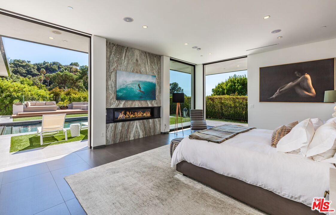 Beverly Hills, California, 90210, United States, 5 Bedrooms Bedrooms, ,9 BathroomsBathrooms,Residential,For Sale,1906570