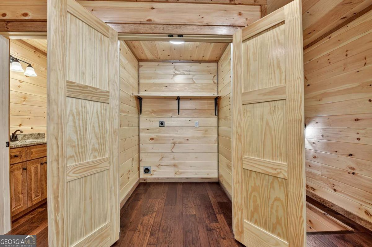 Mineral Bluff, Georgia, 30559, United States, 4 Bedrooms Bedrooms, ,3 BathroomsBathrooms,Residential,For Sale,1953932