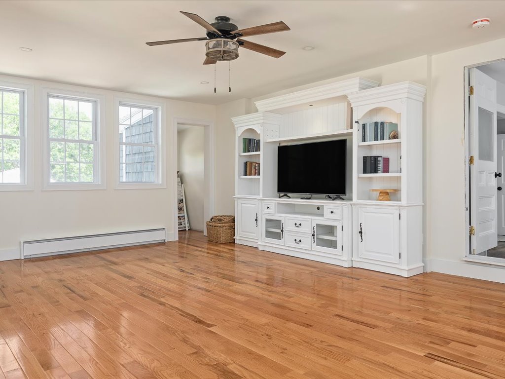 Westerly, Rhode Island, 02891, United States, 5 Bedrooms Bedrooms, ,4 BathroomsBathrooms,Residential,For Sale,1906613