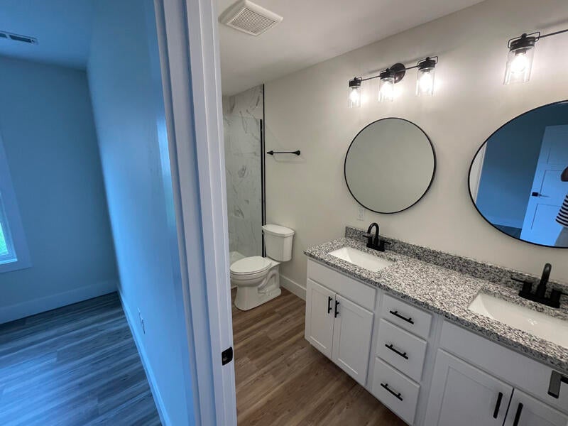 Russell Springs, Kentucky, 42642, United States, 12 Bedrooms Bedrooms, ,9 BathroomsBathrooms,Residential,For Sale,1975728