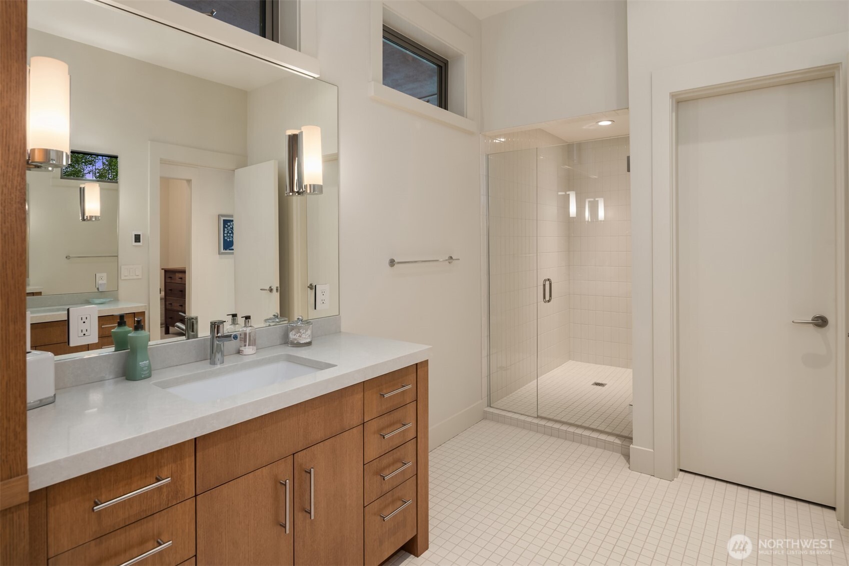 Seattle, Washington, 98105, United States, 6 Bedrooms Bedrooms, ,5 BathroomsBathrooms,Residential,For Sale,1993389