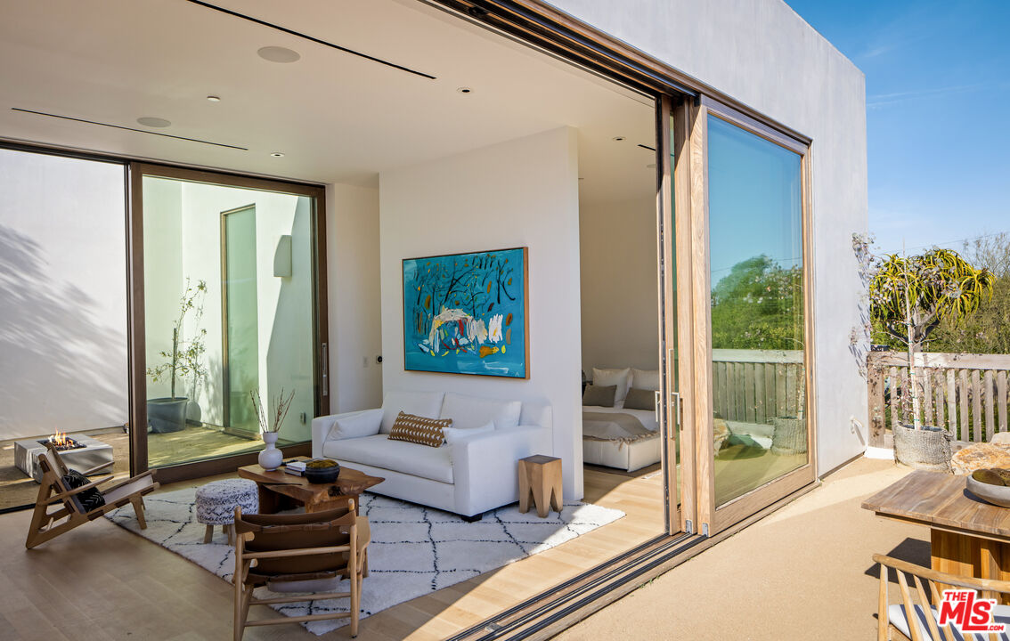 Malibu, California, 90265, United States, 5 Bedrooms Bedrooms, ,8 BathroomsBathrooms,Residential,For Sale,1925394