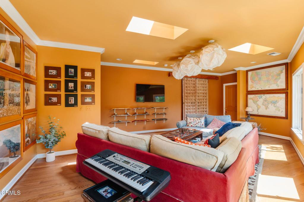 La Canada Flintridge, California, 91011, United States, 4 Bedrooms Bedrooms, ,3 BathroomsBathrooms,Residential,For Sale,1885342
