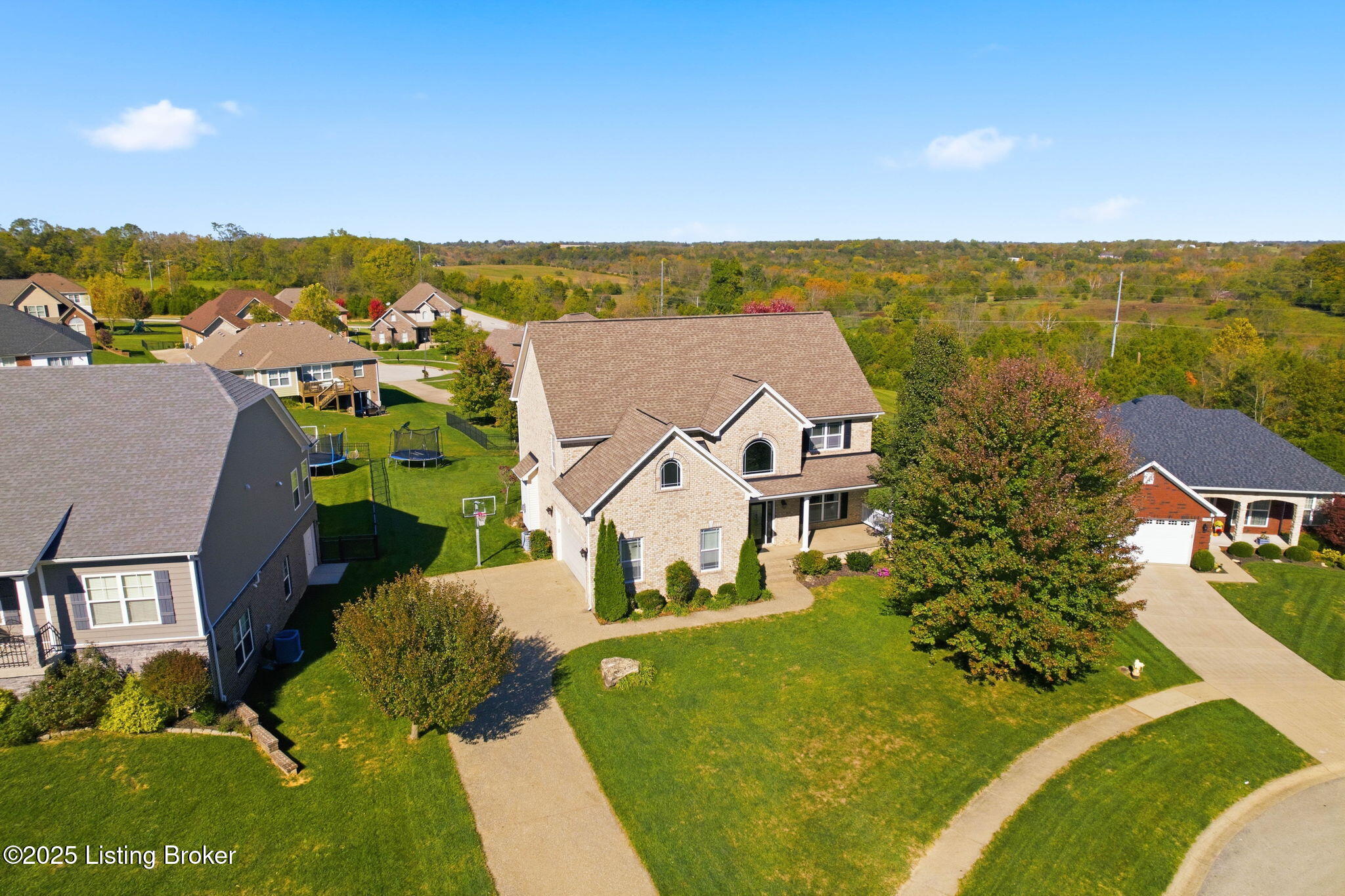 La Grange, Kentucky, 40031, United States, 5 Bedrooms Bedrooms, ,4 BathroomsBathrooms,Residential,For Sale,1971685