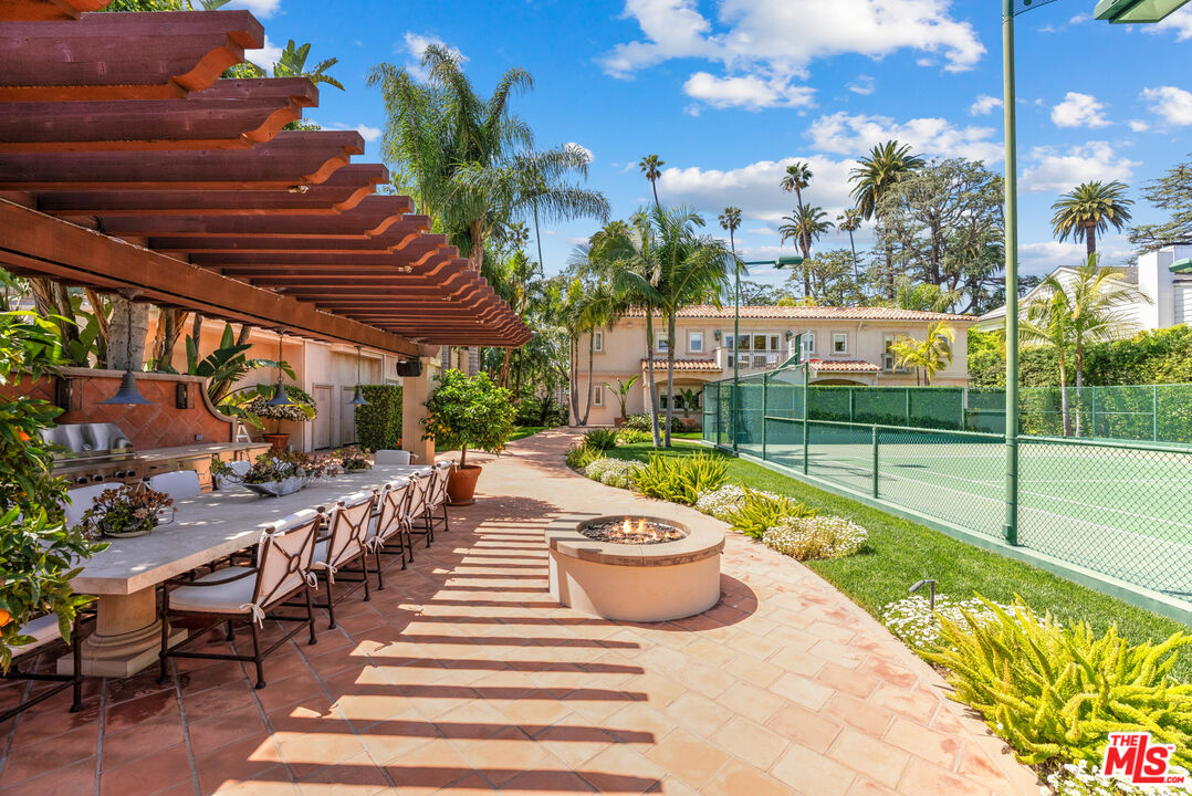 Beverly Hills, California, 90210, United States, 5 Bedrooms Bedrooms, ,6 BathroomsBathrooms,Residential,For Sale,1907457