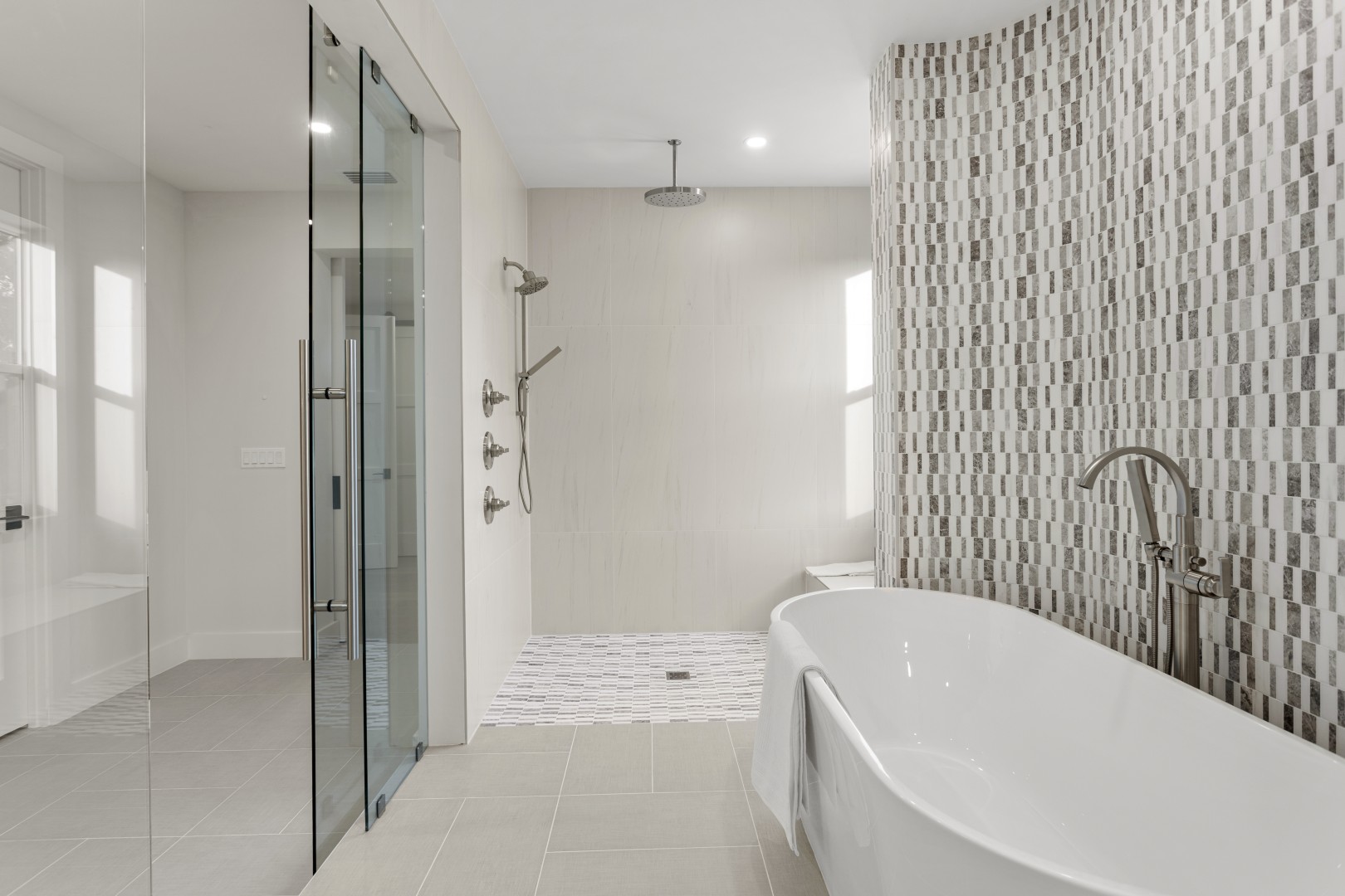 Tampa, Florida, 33629, United States, 5 Bedrooms Bedrooms, ,7 BathroomsBathrooms,Residential,For Sale,1993853