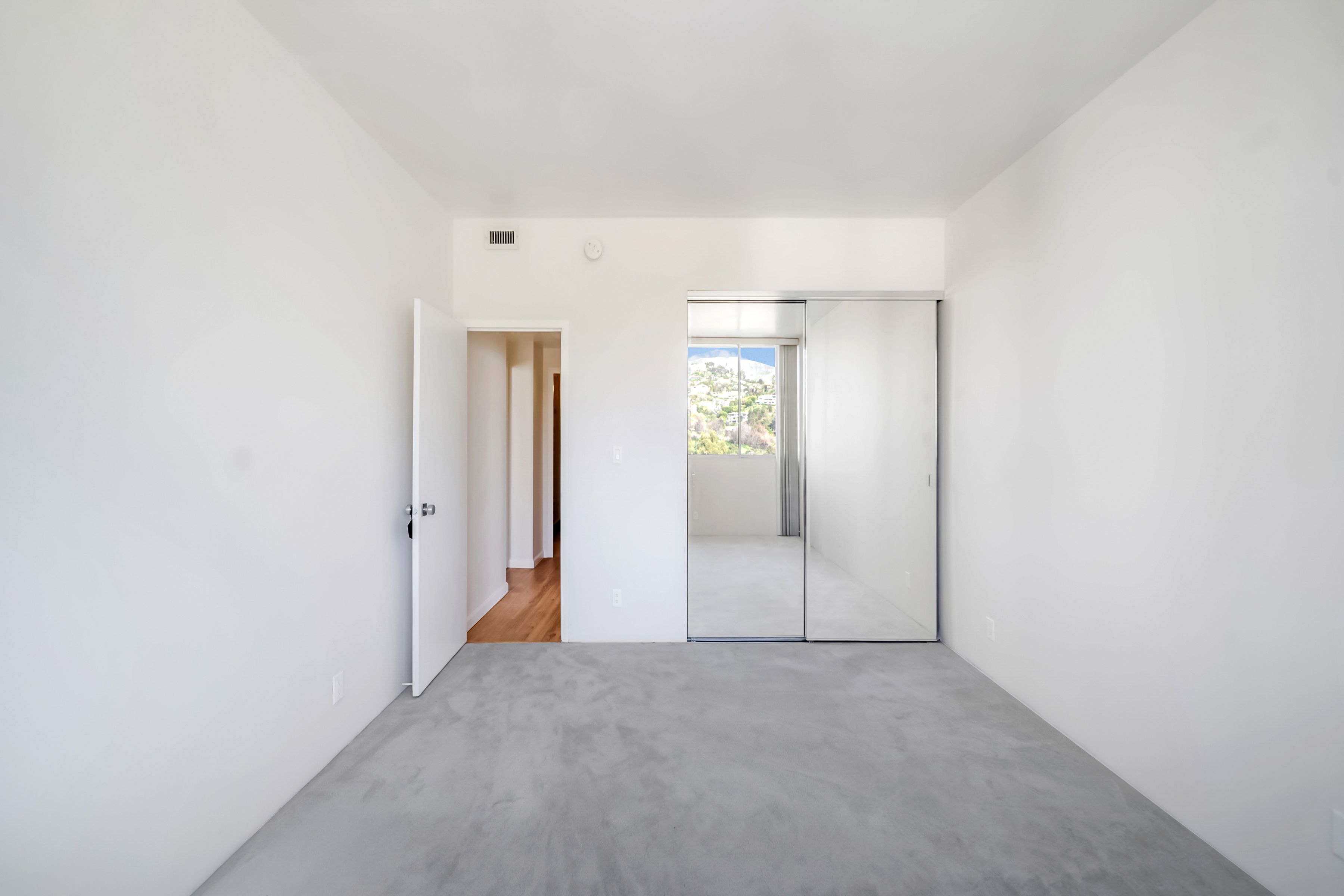  17350  W Sunset Blvd - 物件實景