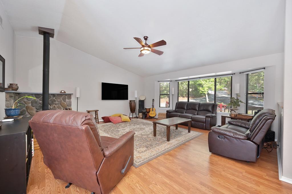 Foresthill, California, 95631, United States, 3 Bedrooms Bedrooms, ,2 BathroomsBathrooms,Residential,For Sale,1819375