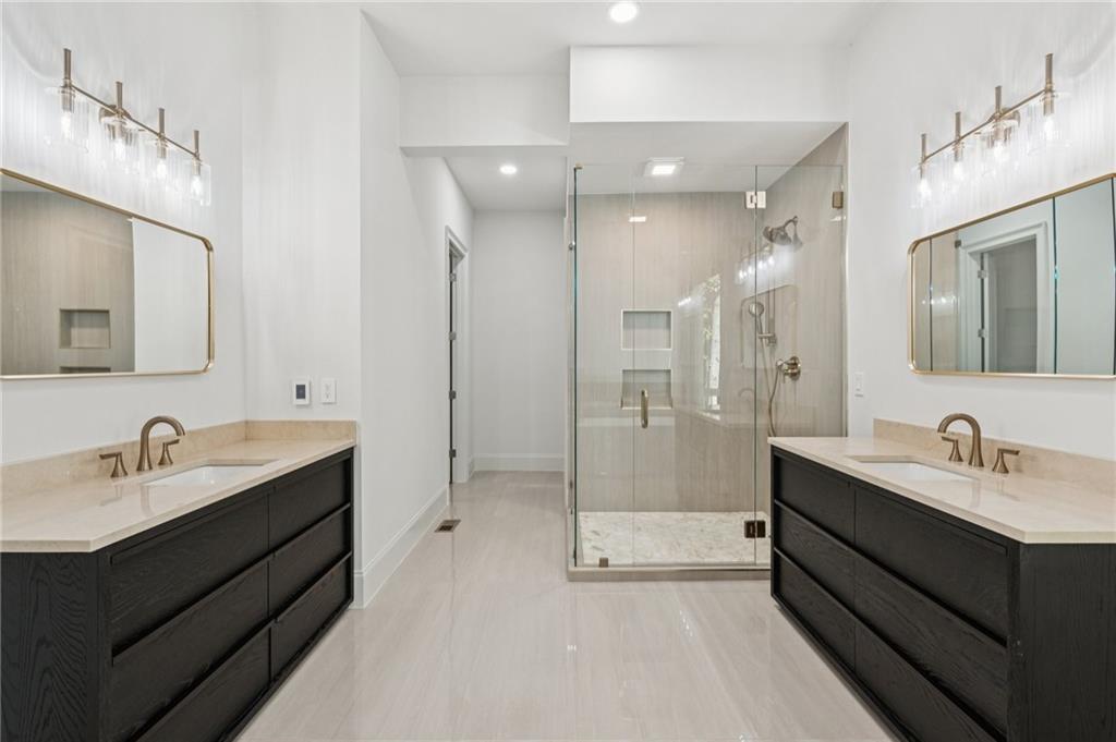 Alpharetta, Georgia, 30004, United States, 5 Bedrooms Bedrooms, ,7 BathroomsBathrooms,Residential,For Sale,1978962