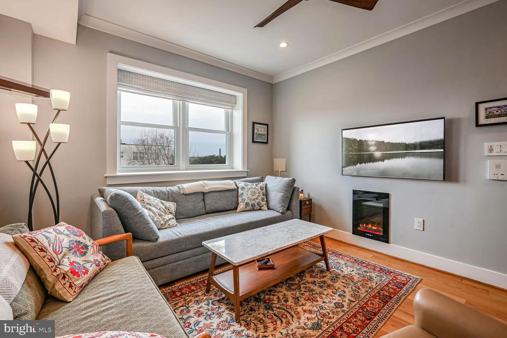 Washington, District of Columbia, 20002, United States, 2 Bedrooms Bedrooms, ,2 BathroomsBathrooms,Residential,For Sale,1985722