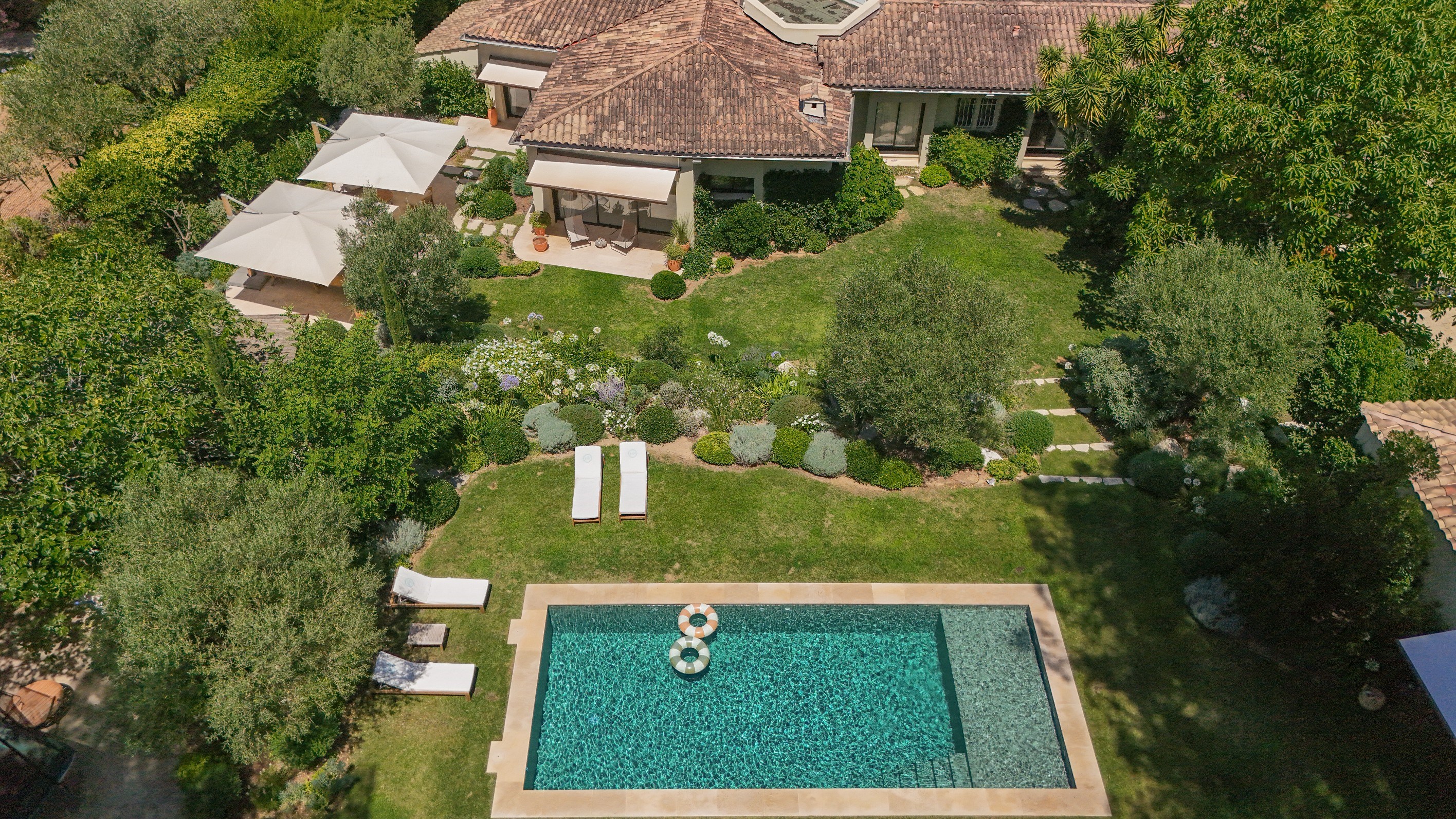  Le Cannet, luxury property for sale with landscaped gardens, heated swimming po… - 物件實景