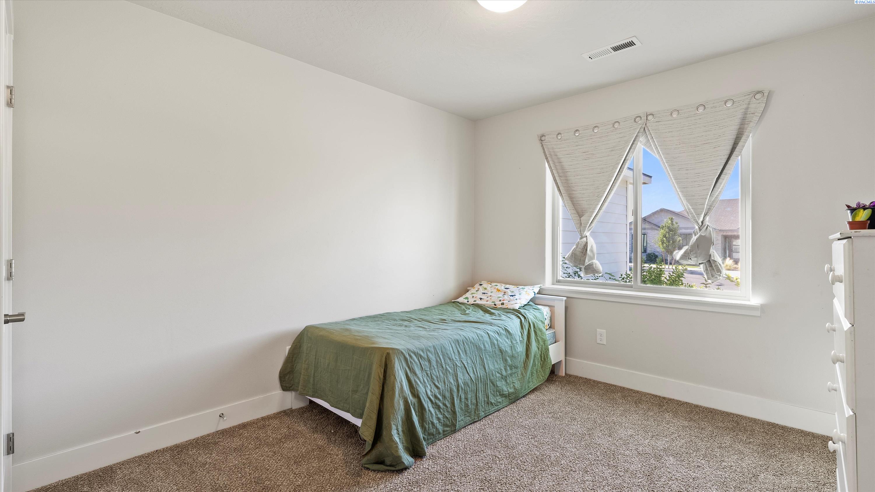 Kennewick, Washington, 99338, United States, 4 Bedrooms Bedrooms, ,1 BathroomBathrooms,Residential,For Sale,1918004