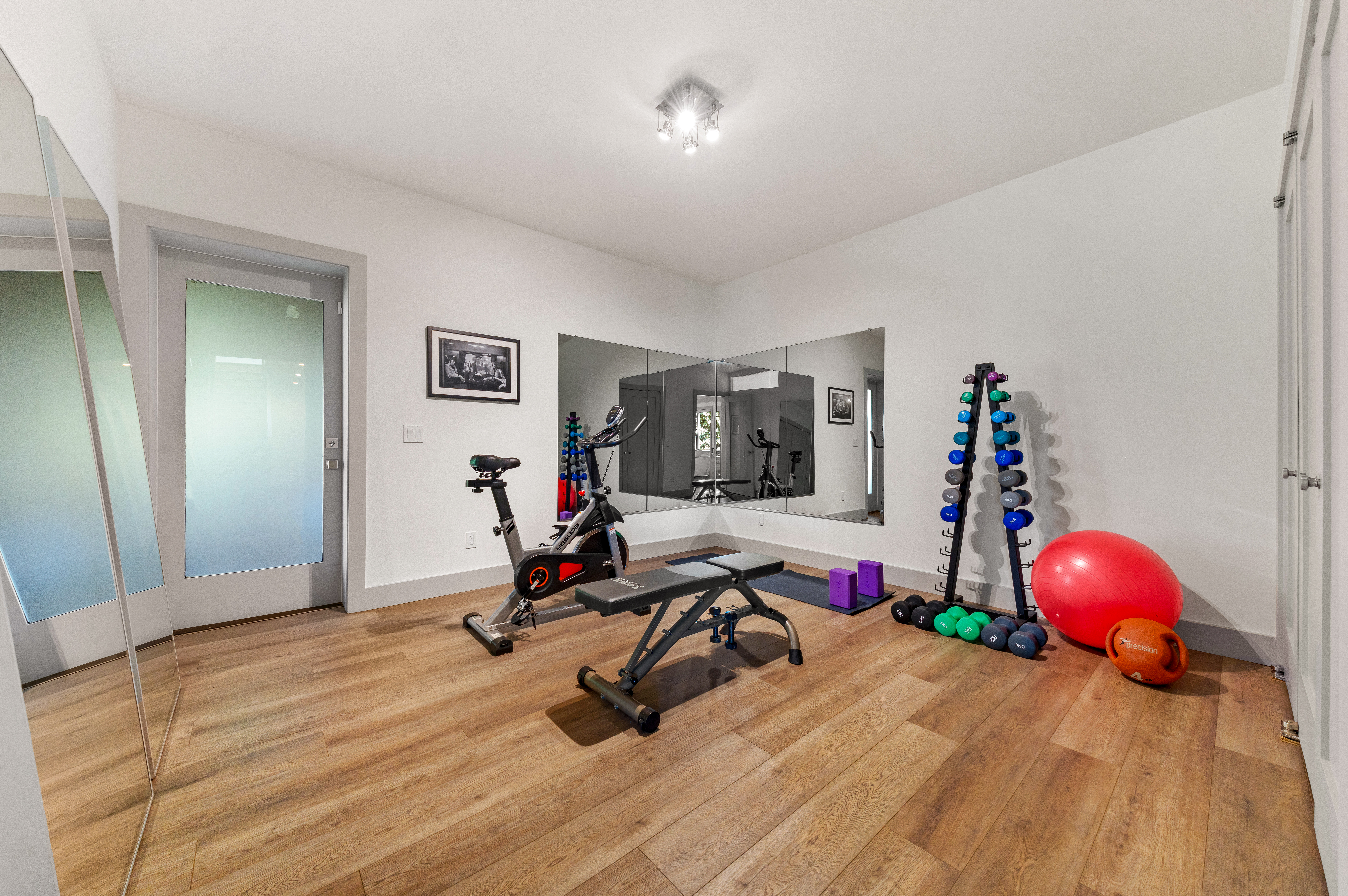  Coastal Living on Coveted Beach Road - 物件實景