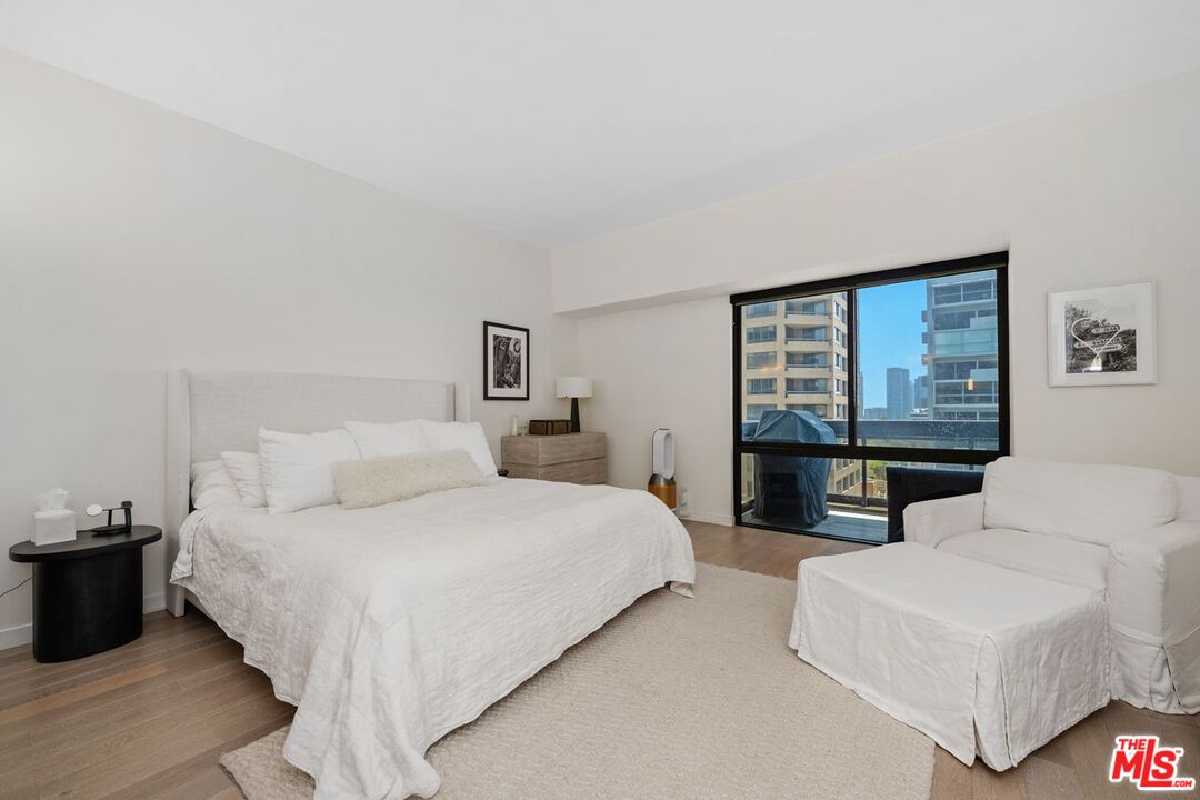 Los Angeles, California, 90024, United States, 2 Bedrooms Bedrooms, ,2 BathroomsBathrooms,Residential,For Sale,1901697