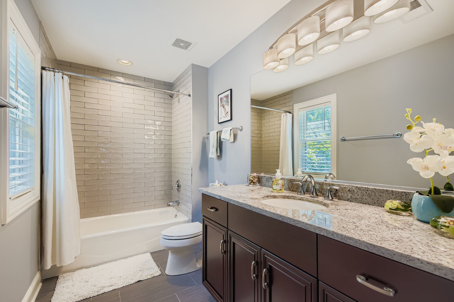 Elmhurst, Illinois, 60126, United States, 4 Bedrooms Bedrooms, ,5 BathroomsBathrooms,Residential,For Sale,1984205