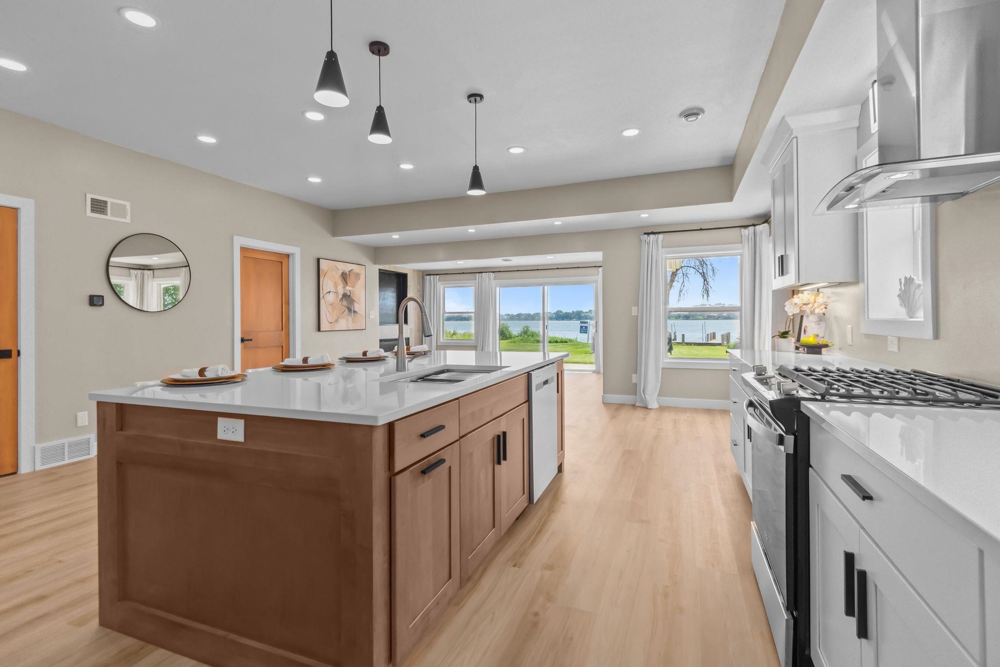 NEENAH, Wisconsin, 54956, United States, 3 Bedrooms Bedrooms, ,2 BathroomsBathrooms,Residential,For Sale,1912051