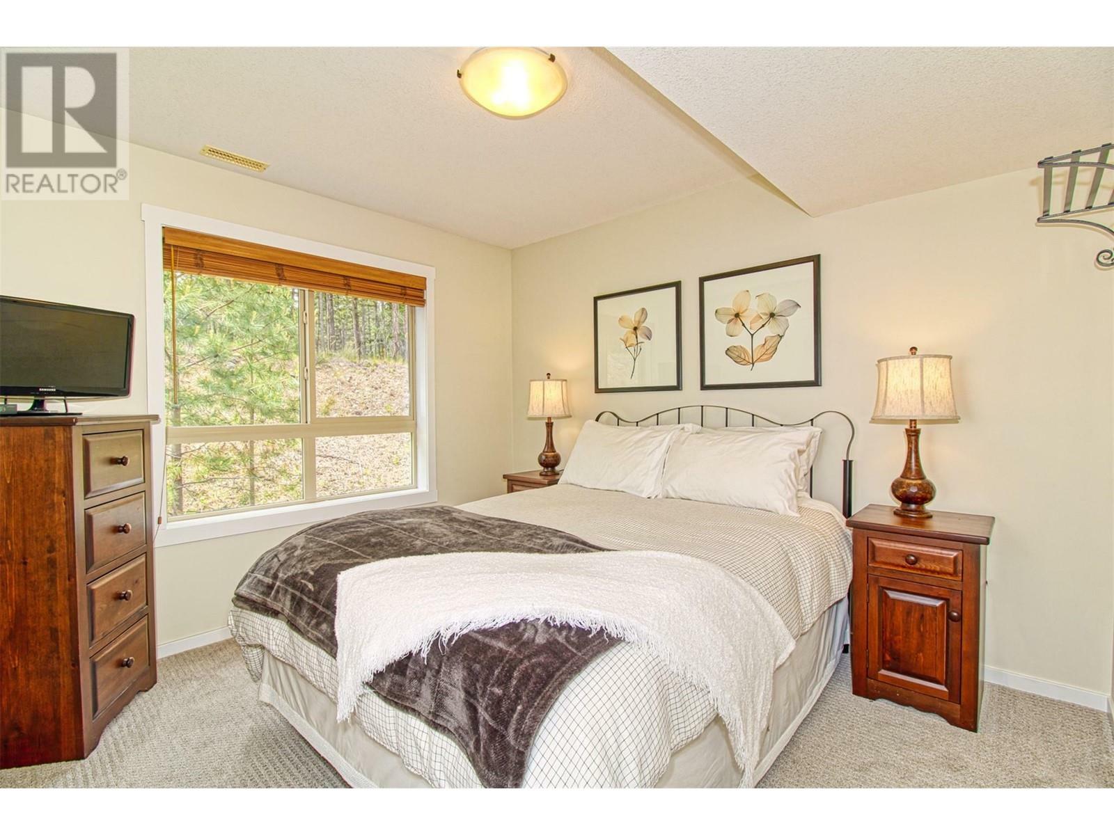 KELOWNA, British Columbia, V1Z 3R8, CA, 3 Bedrooms Bedrooms, ,3 BathroomsBathrooms,Residential,For Sale,1839050
