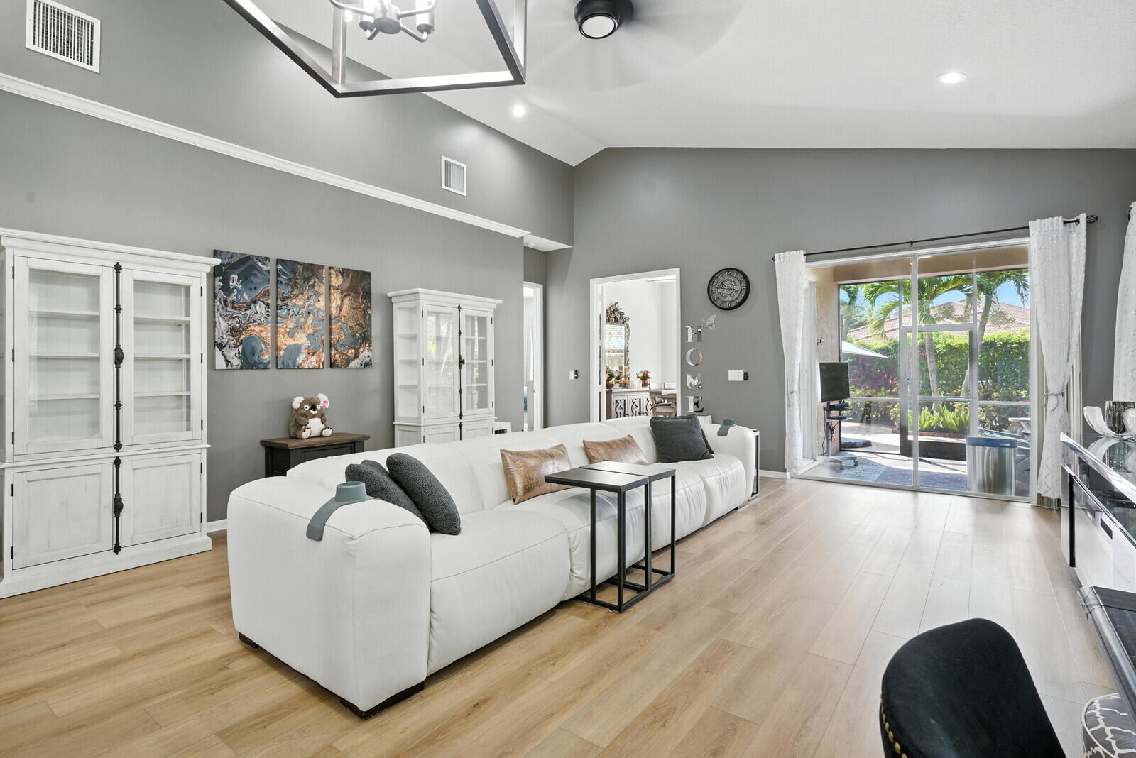 West Palm Beach, Florida, 33411, United States, 2 Bedrooms Bedrooms, ,2 BathroomsBathrooms,Residential,For Sale,1907135